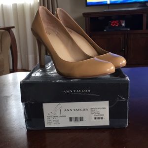 Ann Taylor almond toe pump size 6